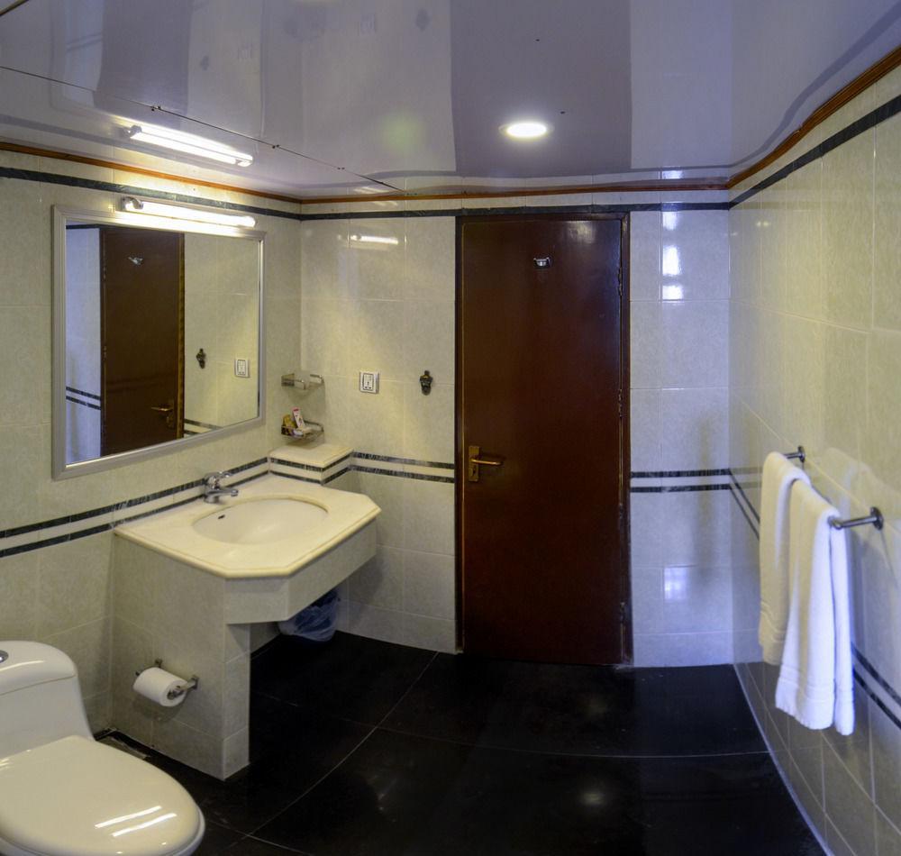 Hotel Galaxy Karachi Luaran gambar